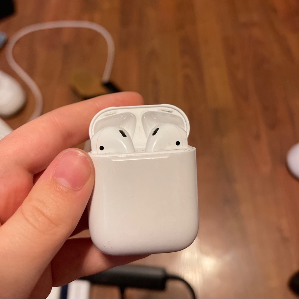 COPY - Apple AirPods